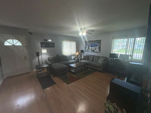 3rd image of 5811 Easton Ct
