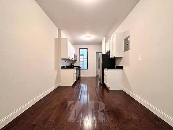 3rd image of 792 Park Pl #L