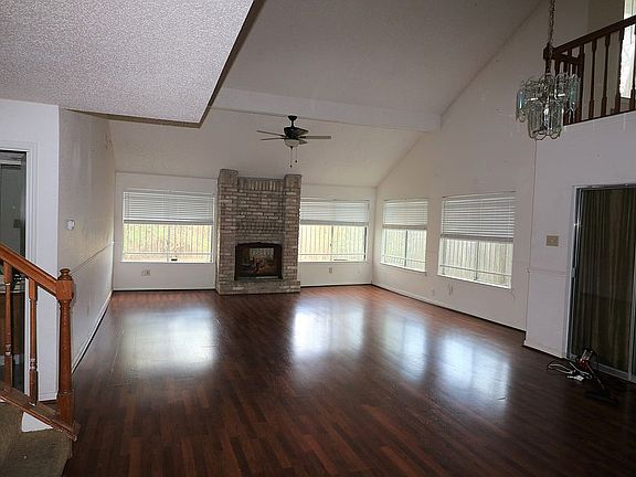 3rd image of 3223 Knoll West Dr