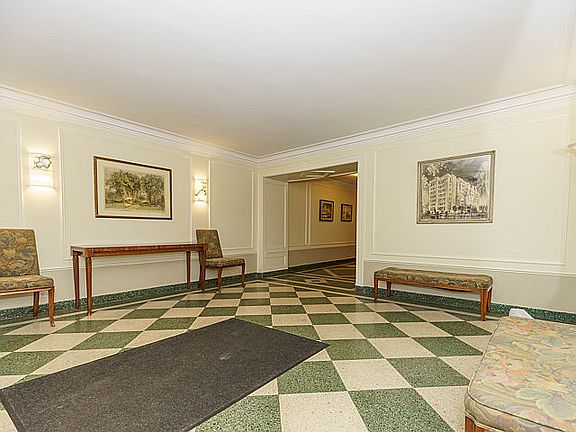 3rd image of 1519 Hinman Ave APT 5C