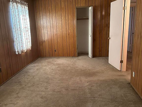 3rd image of 2336 E Pine Avenue
