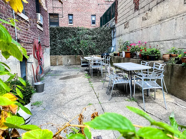 3111 Crescent St #D7 — Photo 12