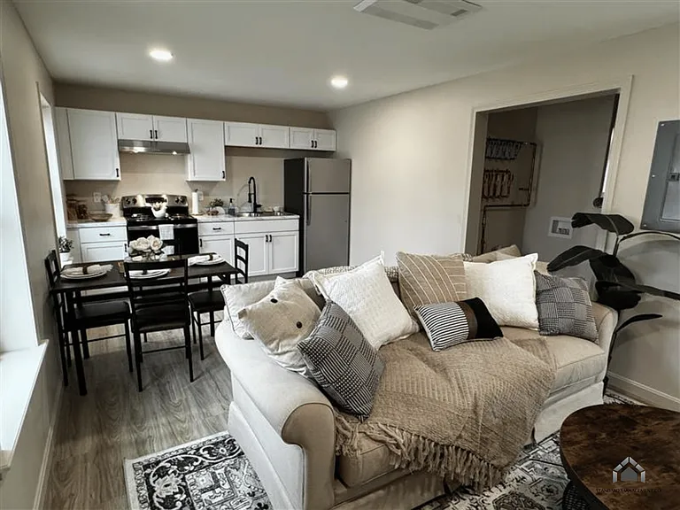 22 Turner Ave #1 — Photo 4
