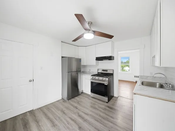 63 Lincoln Ave Floor 2, Cranston, RI 02920