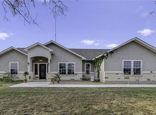 105 Hidden Hvn, Floresville, TX 78114