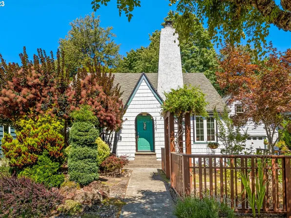 2027 N Skidmore Ct, Portland, OR 97217