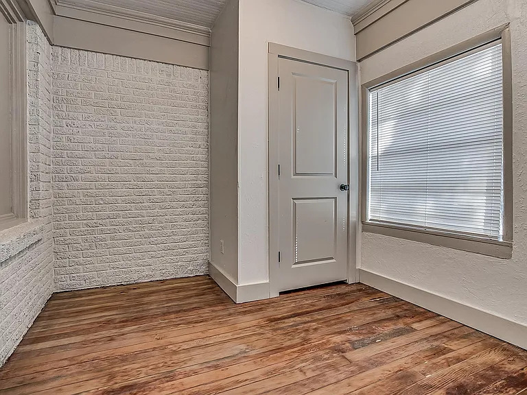 2110 N Kelley Ave — Photo 30
