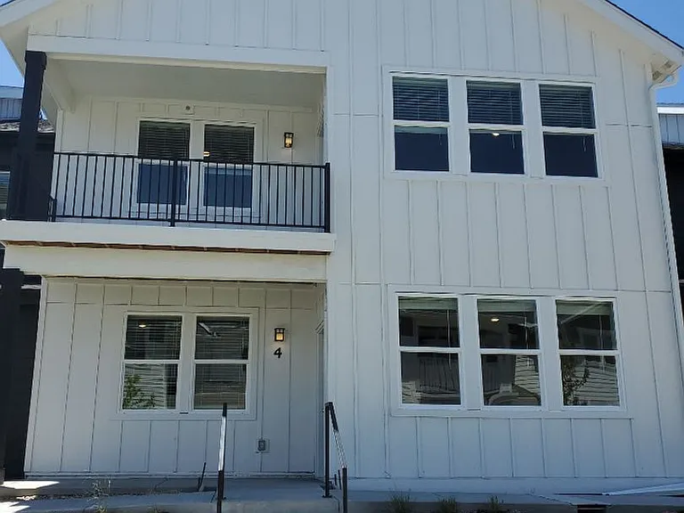Spacious and Open Condo w/ Modern Finishes — Photo 2