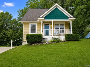 420 Montclair Ln, Howell, MI 48843