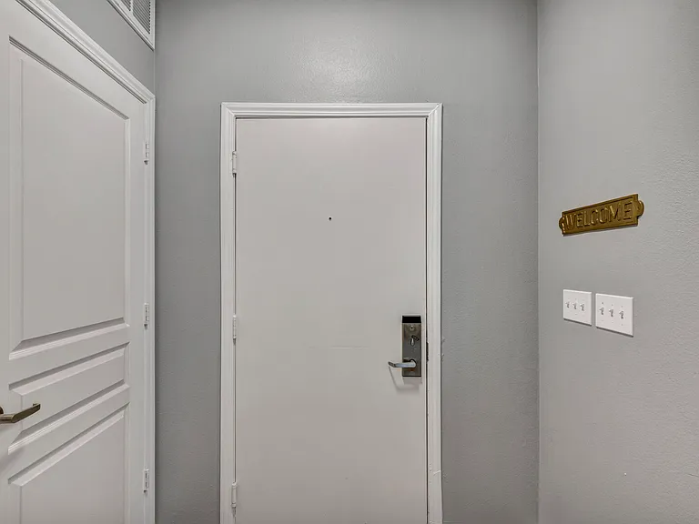 The Quarters Sterling House (Student Housing - Rent by the Bed) — Photo 51