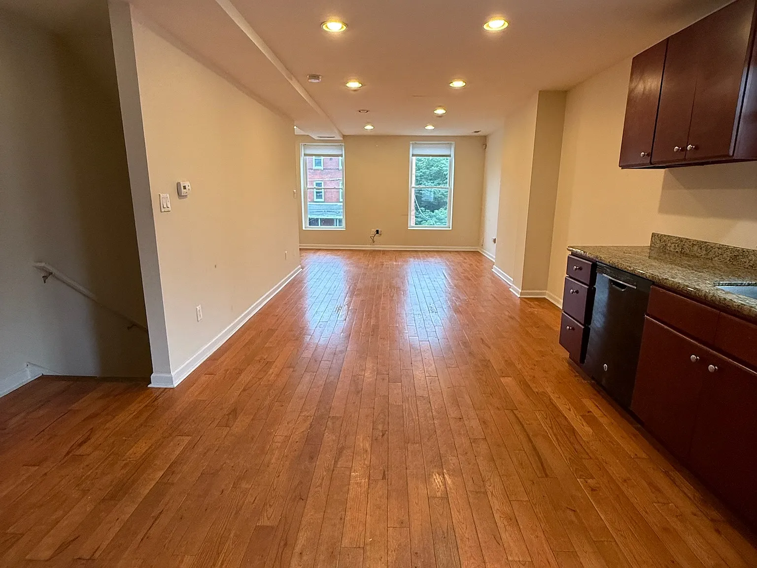 4 bed, 2500 sqft, $2,700 — Photo 4