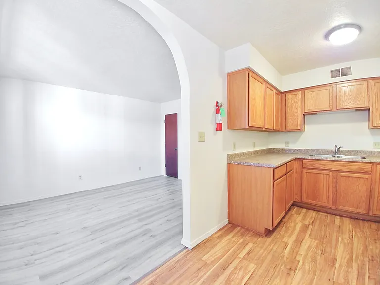 Updated Downtown 1 Bed w/ free WIFI & Gated Parking — Photo 8