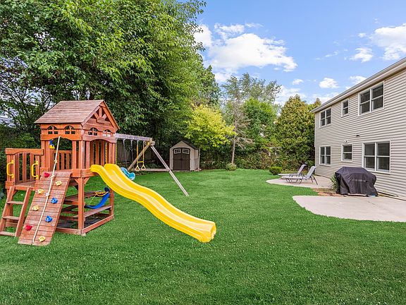 3rd image of 3828 Charles Dr