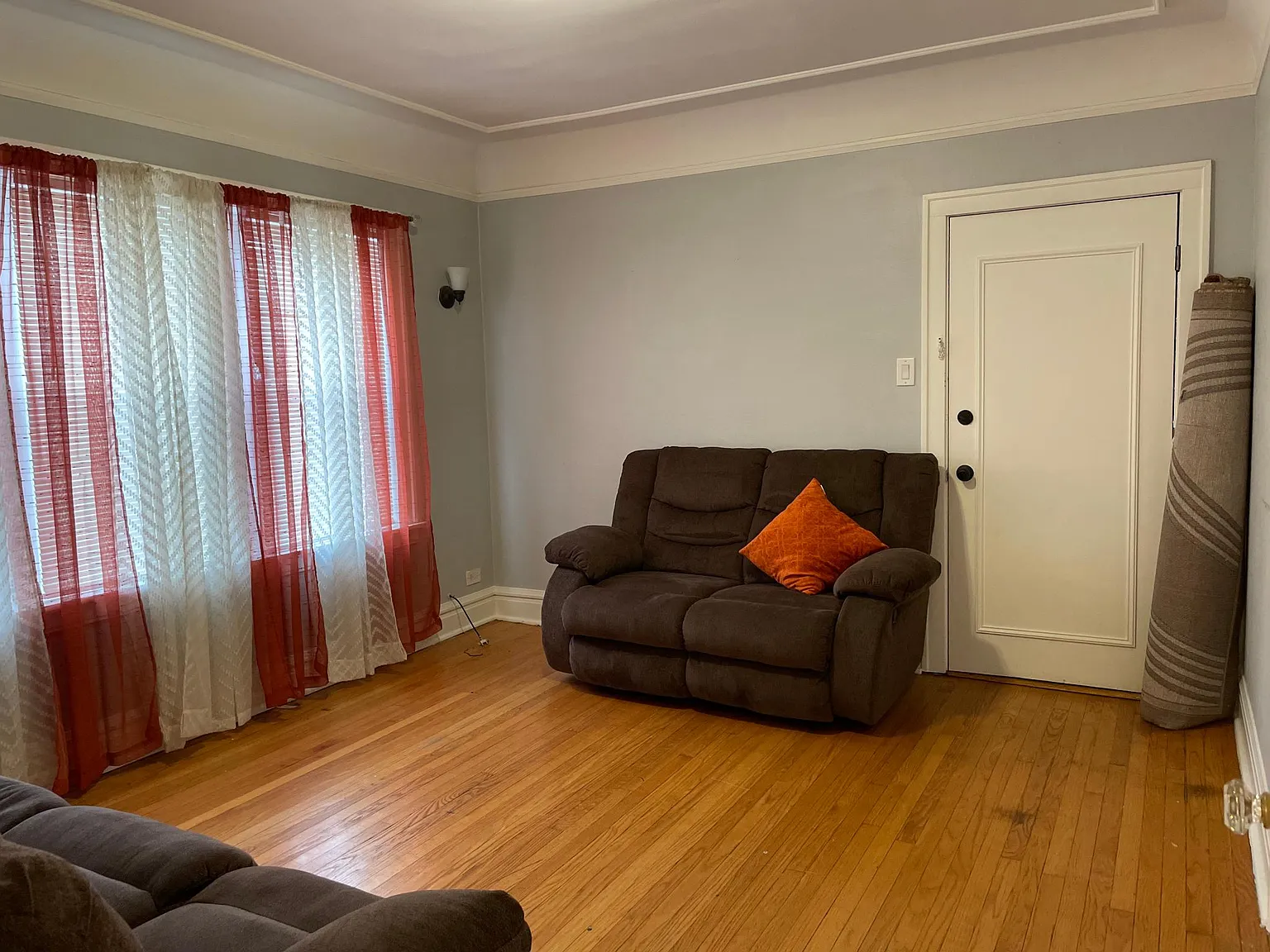 2 bed, 850 sqft, $1,600 — Photo 3
