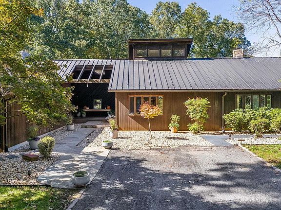 3rd image of 340 Grassmere Rd