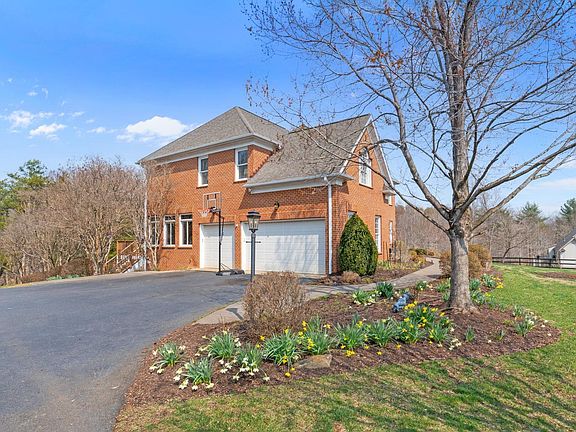 2nd image of 4175 Redwood Ln