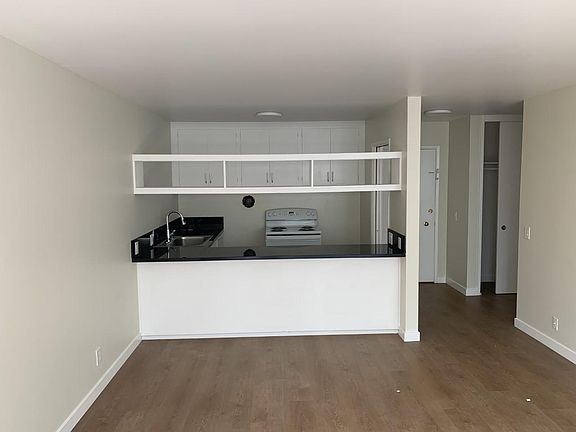 3rd image of 2001 Trousdale Dr #202