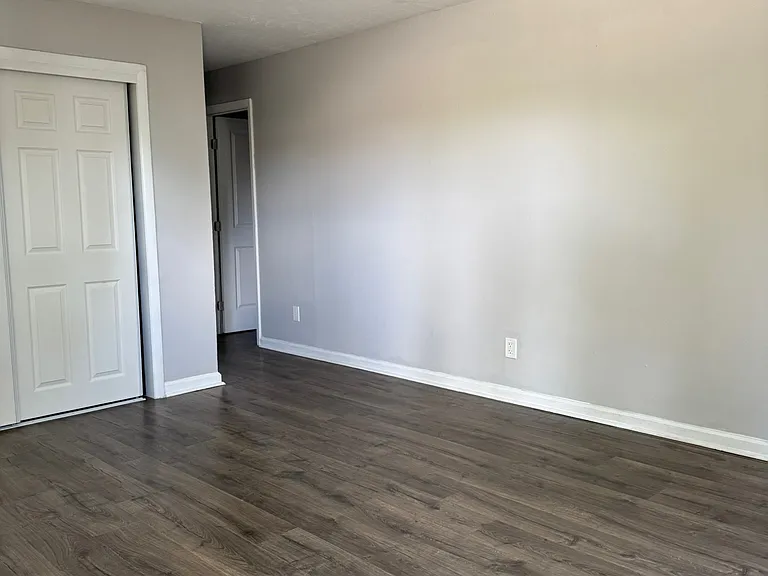 1712 Hillwood Dr — Photo 10