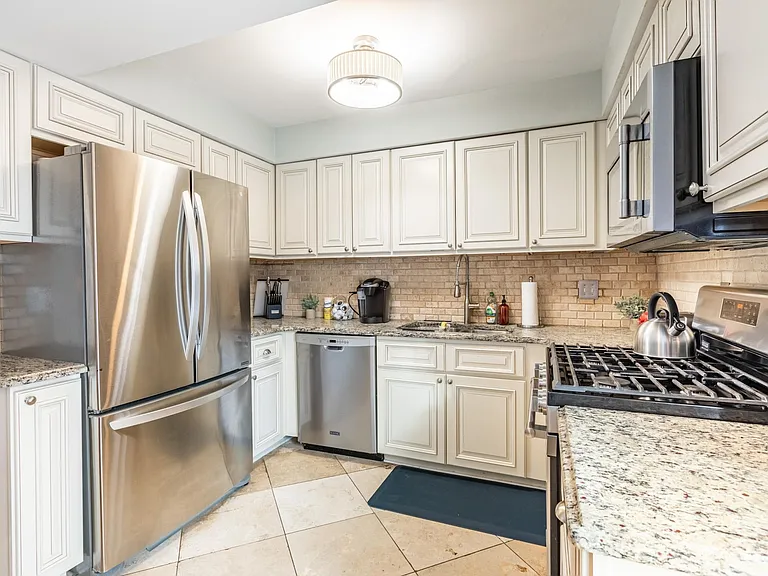 4710 Sedgemoor Ave — Photo 5