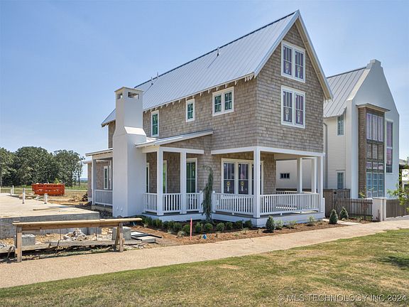 4th image of 60 Center Ln N