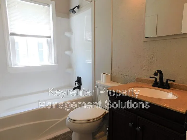 325 James Ave — Photo 12