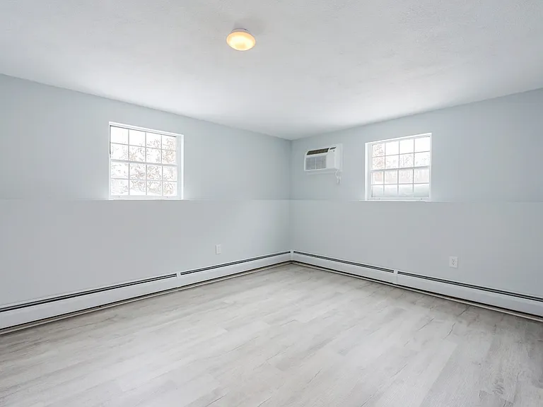 26 Williamsburg Ct #4 — Photo 16