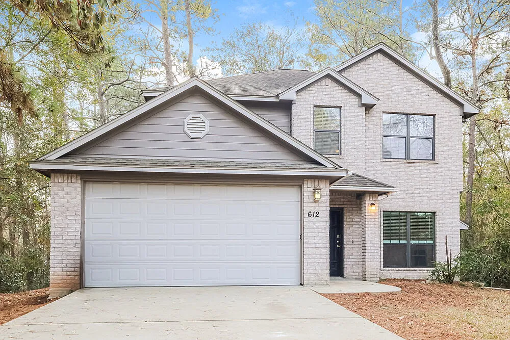 3 bed, 2.5 bath, 1582 sqft, $2,340 — Photo 1
