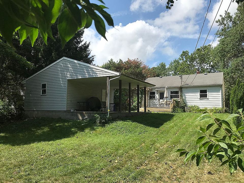2nd image of 207 Hessel Blvd