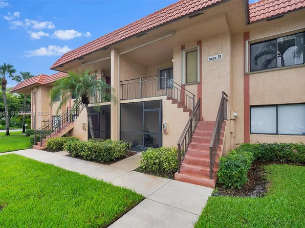 150 Lakeview Dr APT 203, Weston, FL 33326