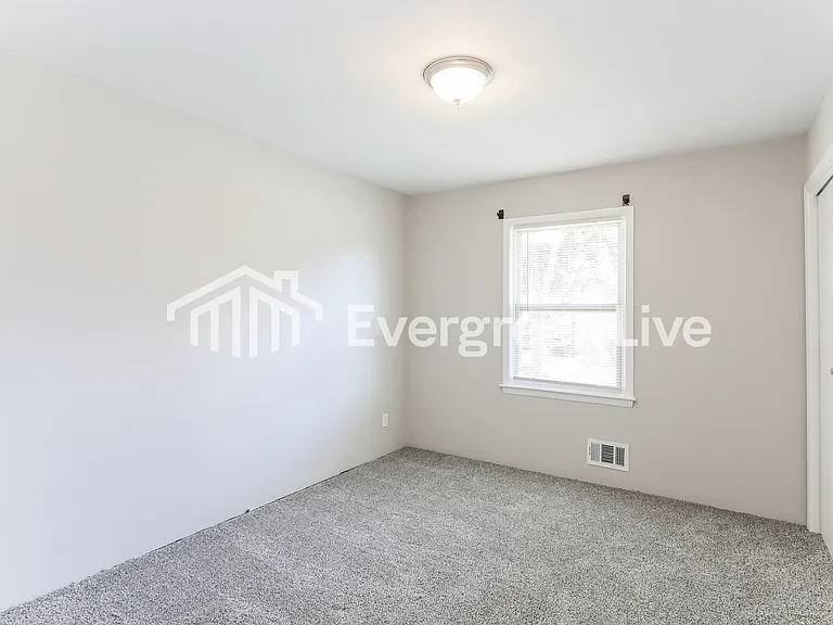 210 Bryant Ave — Photo 13