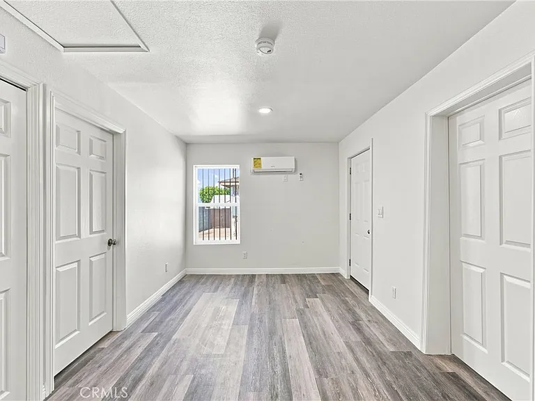 10646 S Wilton Pl — Photo 8
