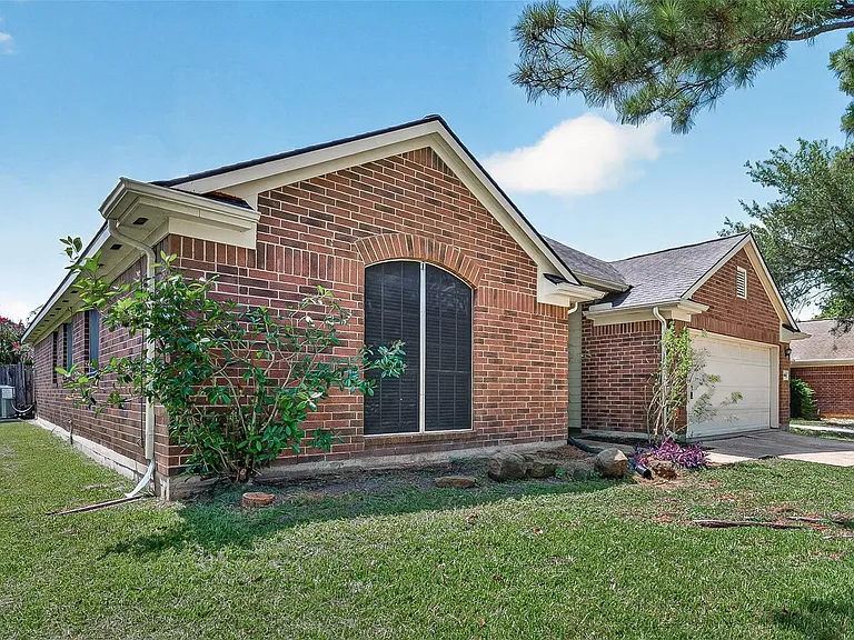 2902 Burgess Hill Ct — Photo 3
