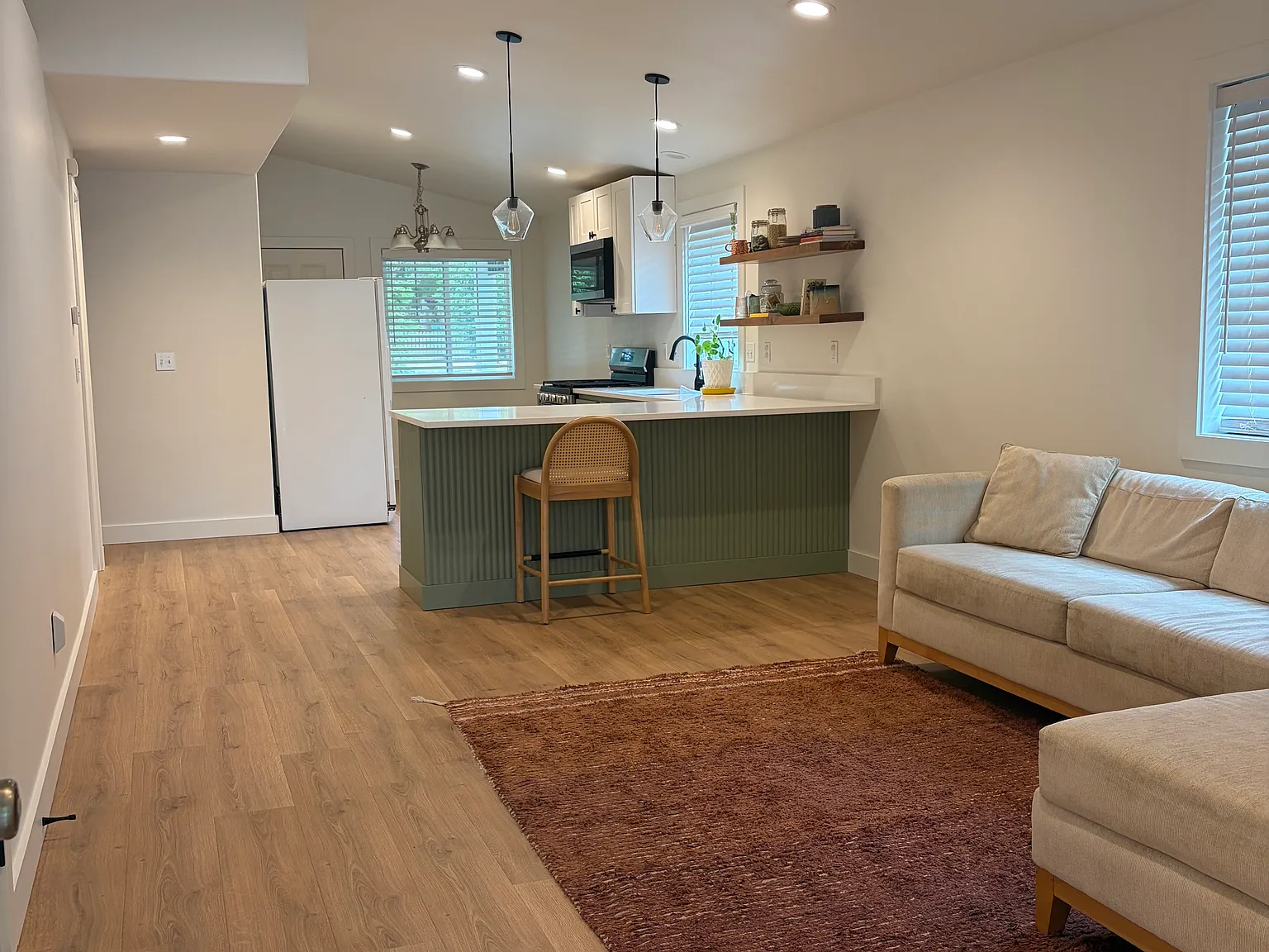3 bed, 1014 sqft, $2,695 — Photo 3