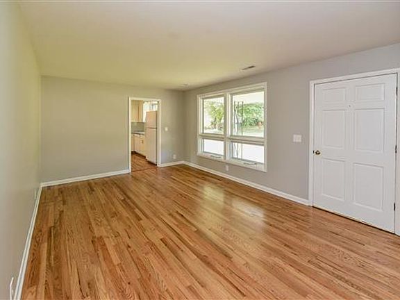 5th image of 2309 Selma Ave