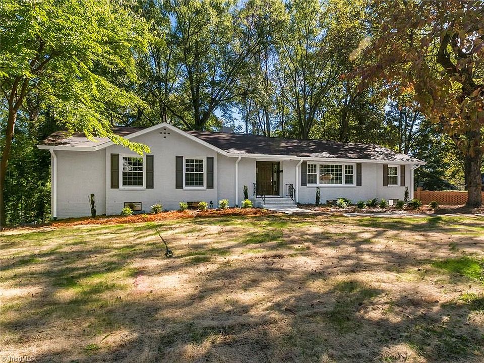 1st image of 204 Mistletoe Dr