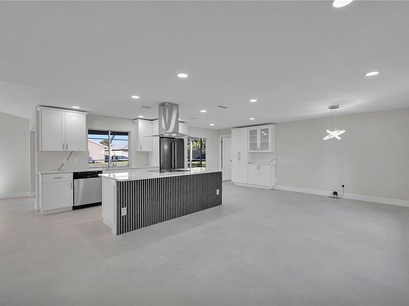 4th image of 1705 SE 6th Ter