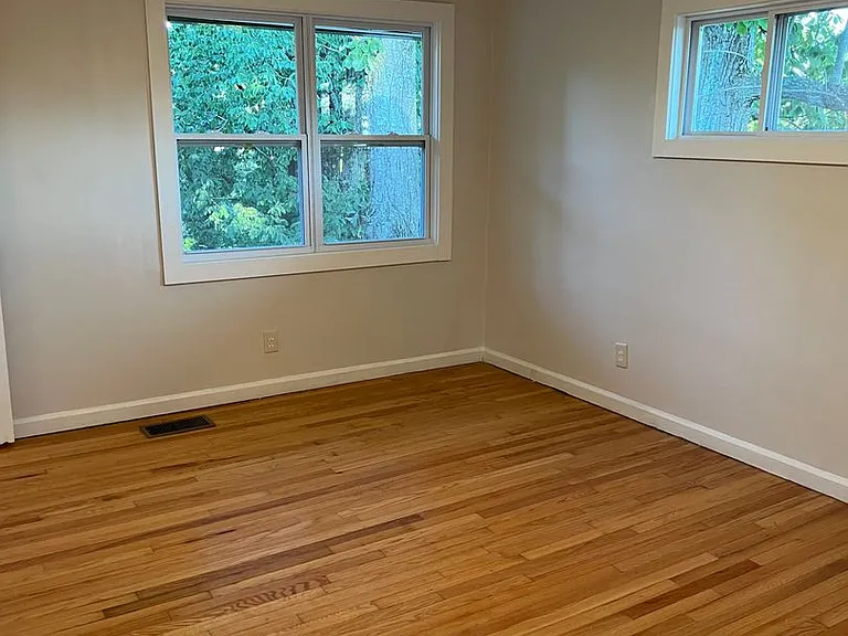 111 Perrin Ave — Photo 3