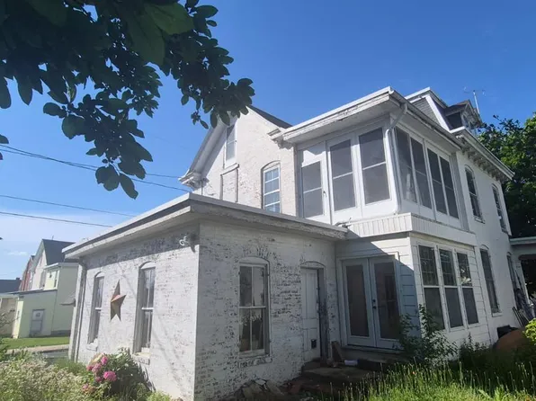 102 E 3rd St, Waynesboro, PA 17268