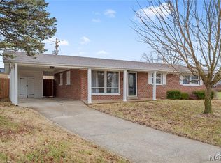 17 Weigela Ct, Swansea, IL 62226