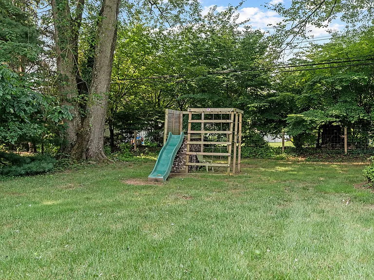 23 Jonathan Way — Photo 10