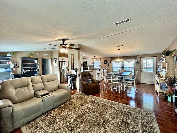 5th image of 3919 Southwind Dr #423