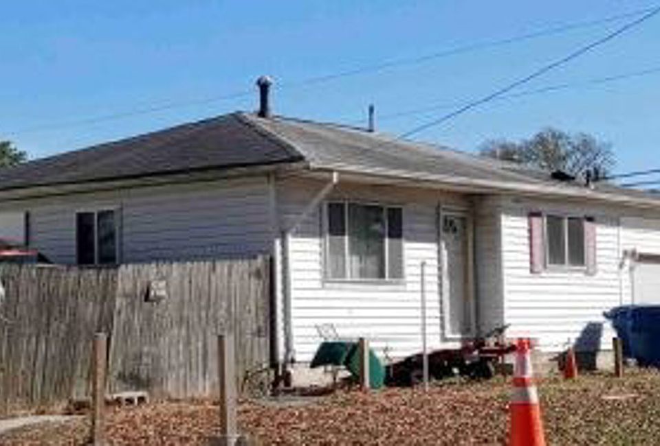 2nd image of 4800 Linshaw Ln