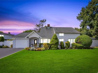 203 East Ave, Hicksville, NY 11801