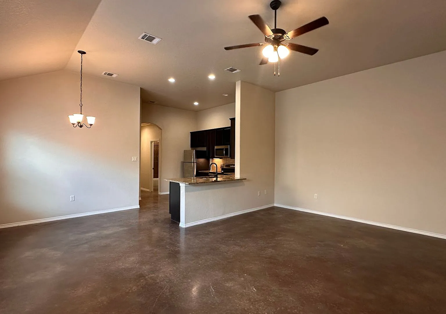 208-210 Kaspar Way — Photo 4
