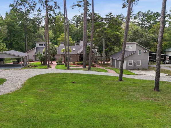 31582 River Pines Dr, Springfield, LA 70462