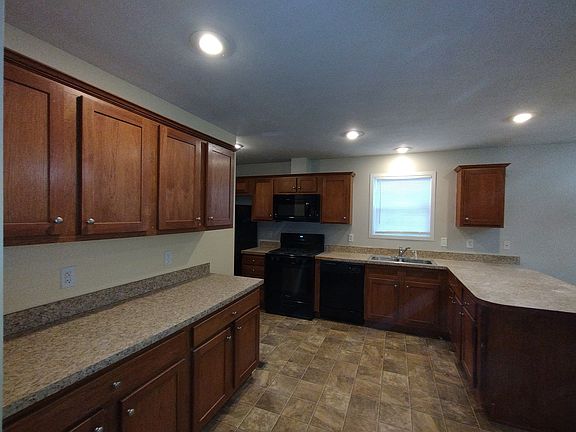 4th image of 225 Pebble Creek Dr #195