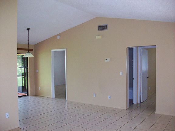 3rd image of 4413 SW Santa Barbara Pl