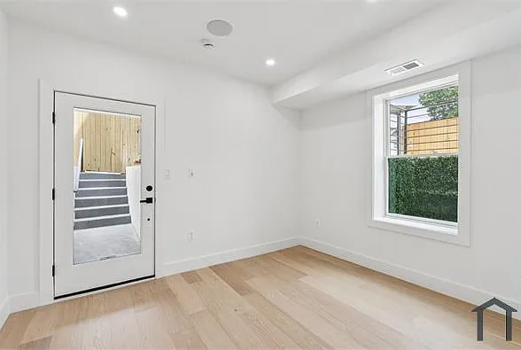 636 Edgewood St NE #B — Photo 6