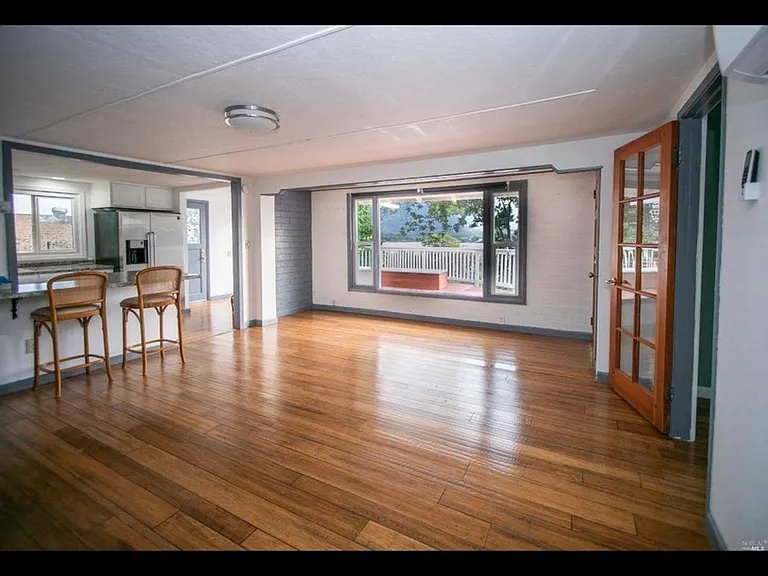 Glenhaven Dr — Photo 3
