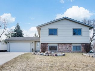 1990 Chipmunk Ct, Eagan, MN 55122